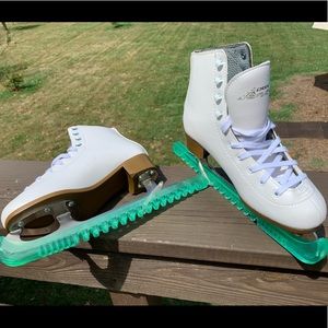 Women’s Size 6 DBX Ice Skates